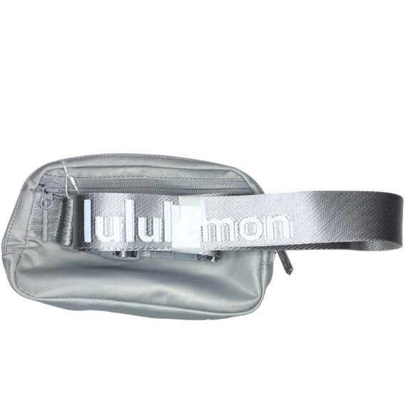 NWT Lululemon Belt Bag Silver Drop White Wordmark 1L - RARE | SOLD OUT - Picture 5 of 7